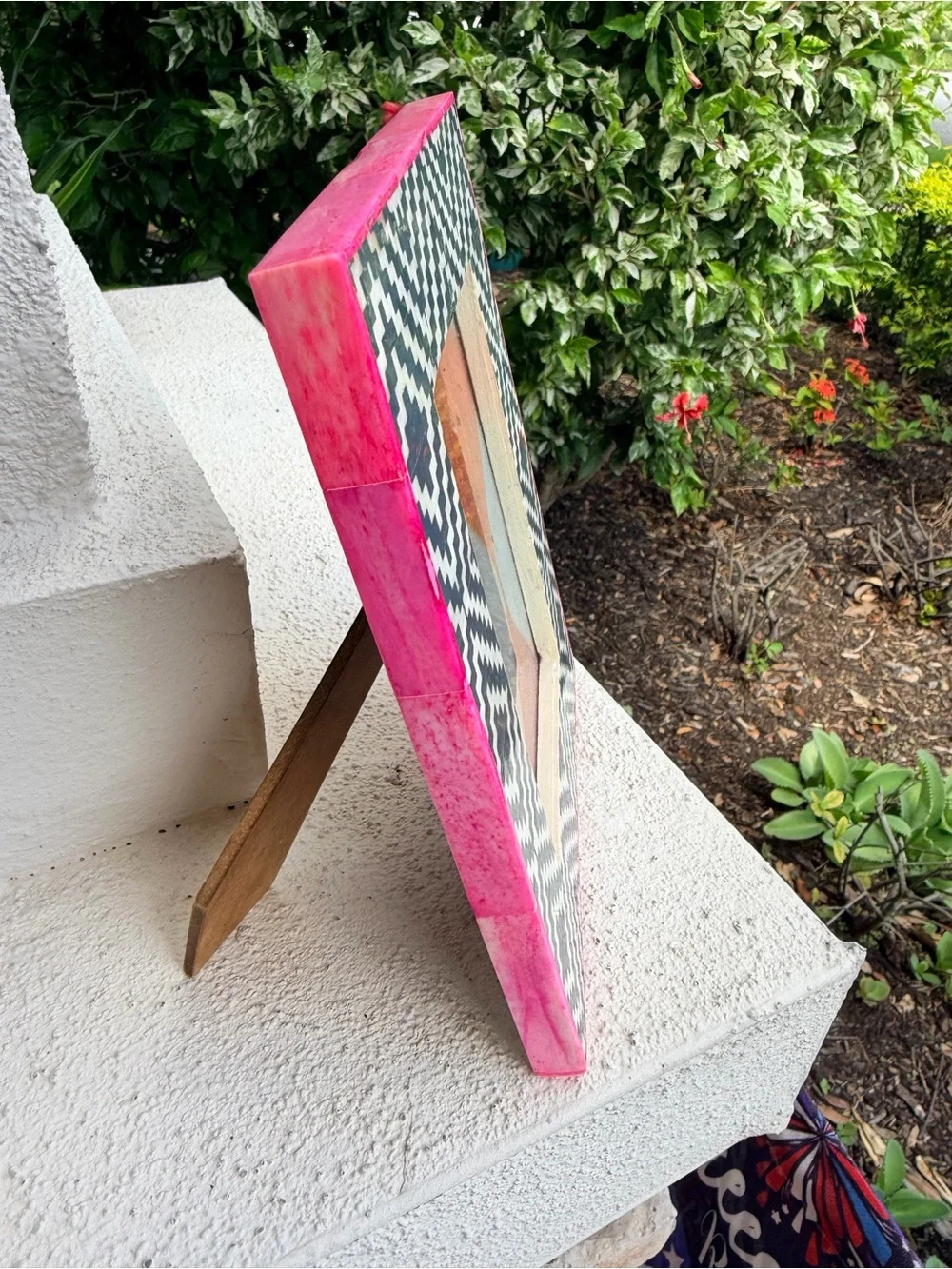 Two’s Company Lillian 4x6 Picture Frame Pink Navy Geometric Bone Inlay Style